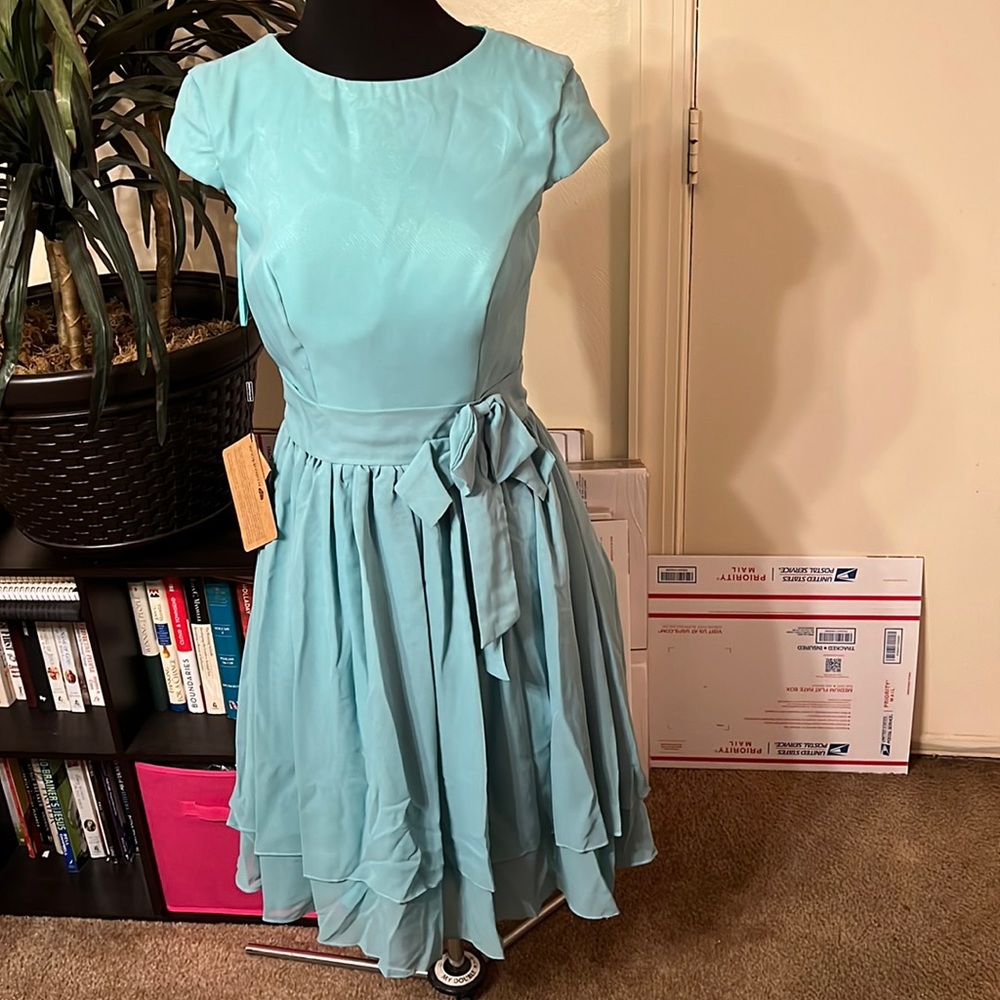 New JenJen House Mint Green Formal dress size 6